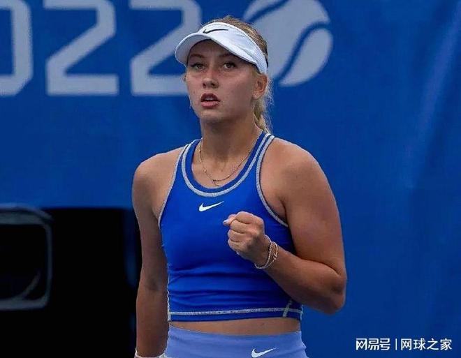 的表现令人 的表现令人