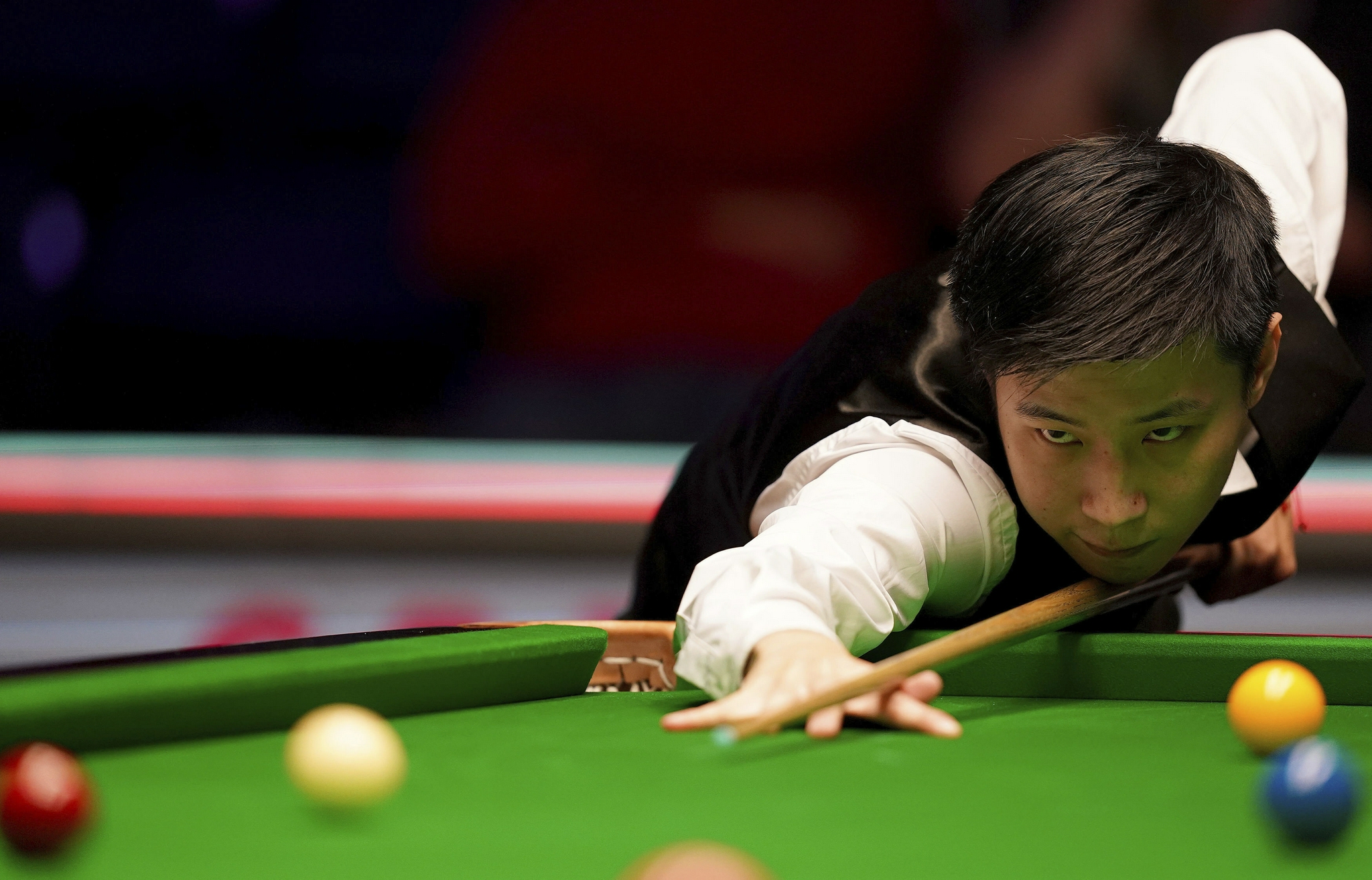 员奋勇拼搏 员奋勇拼搏