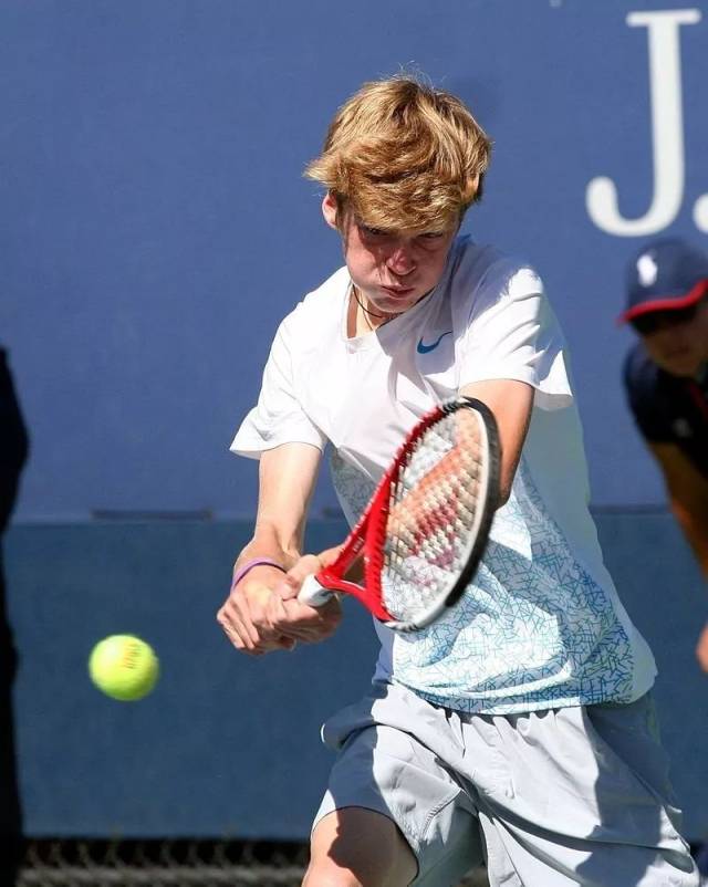 的球迷们感 的球迷们感